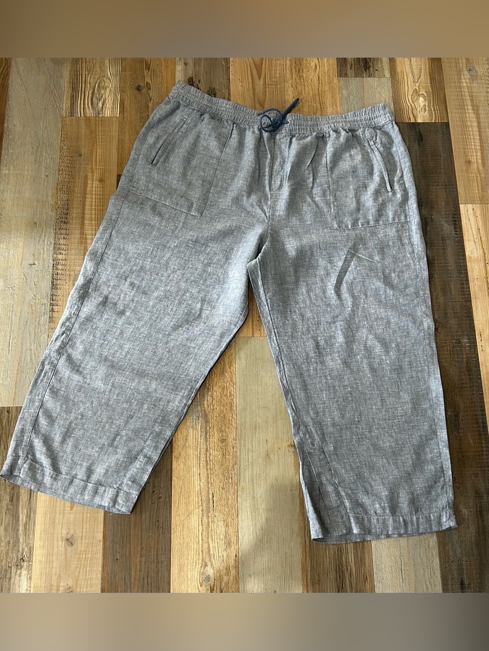 Athleta Light Gray/Blue Linen-Blend Cropped pants. PLUS sized.